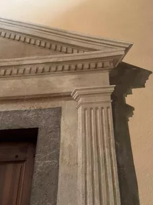 Trompe-l’œil door, Taninges Church