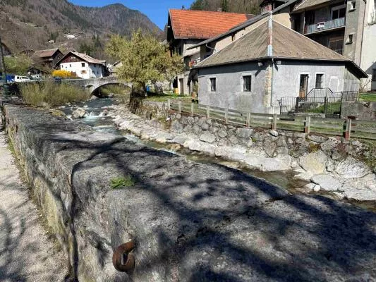 Banks of the Foron River, Taninges