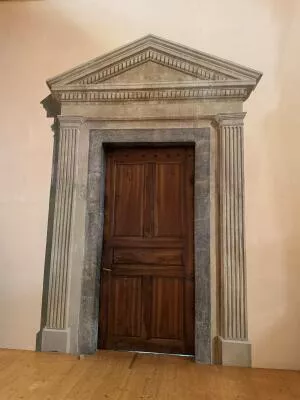 Trompe-l’œil door, Taninges Church
