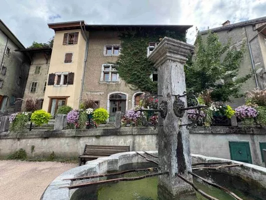 Fountain in the old village of Taninges