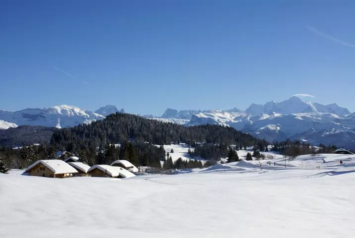 Vue panoramique sur chaîne du Mont-Blanc depuis Praz de Lys
