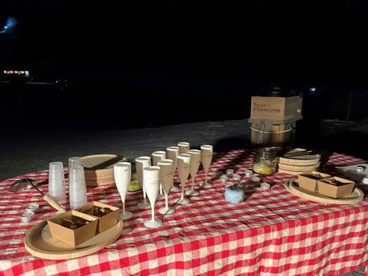 Table pour fondue nocturne en plein air Poudre d'Escampette