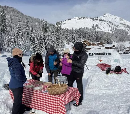 Atelier génépi extérieur pour groupe Poudre d'Escampette