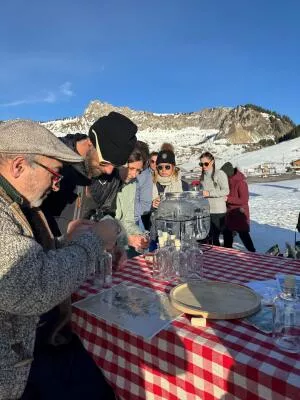 Génépi-Making Workshop for Groups – Poudre d’Escampette