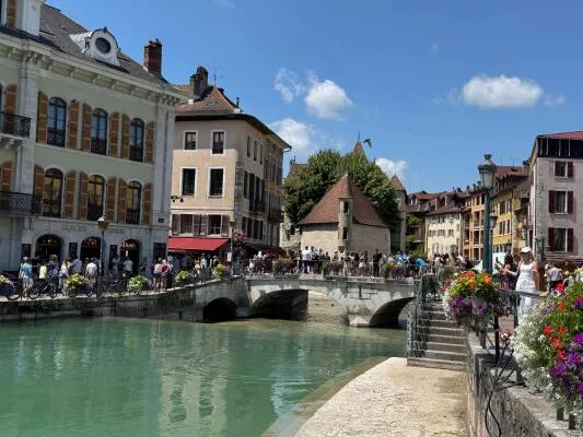 Thiou locks at the Palais de l’Isle