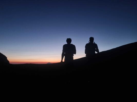 La Tournette à l’aube : une ascension vers la lumière
