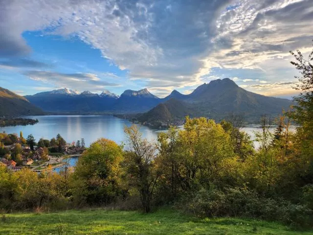Le lac d'Annecy et la baie de Talloires