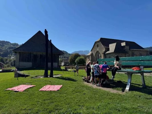 Seminar with picnic break in the park of the Chartreuse de MélanSéminaire avec pause pique-nique dans le parc de la Chartreuse de Mélan